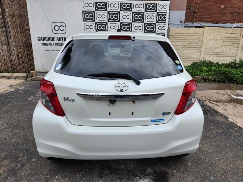  30672  TOYOTA VITZ  2011  