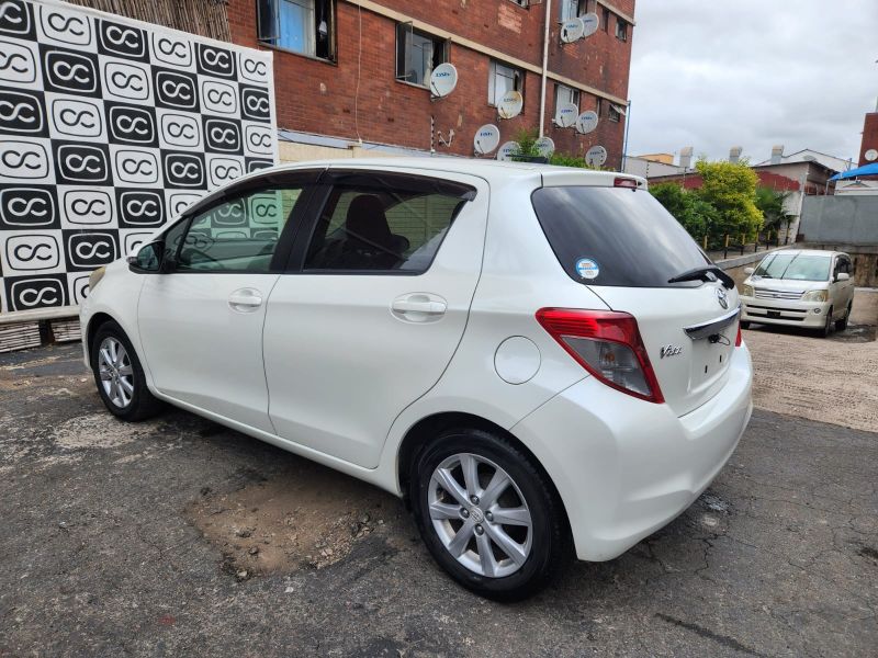  30672  TOYOTA VITZ  2011  