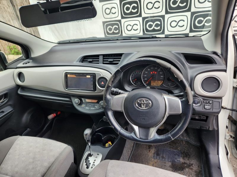  30672  TOYOTA VITZ  2011  