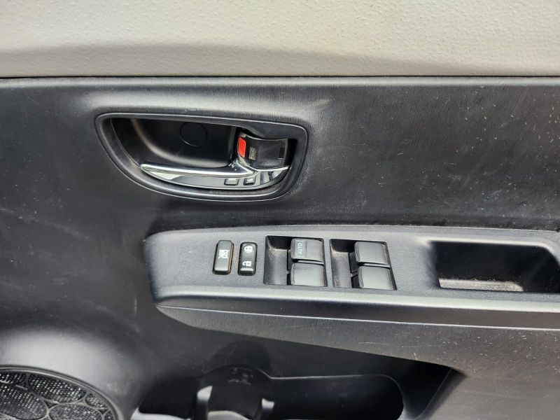  30672  TOYOTA VITZ  2011  