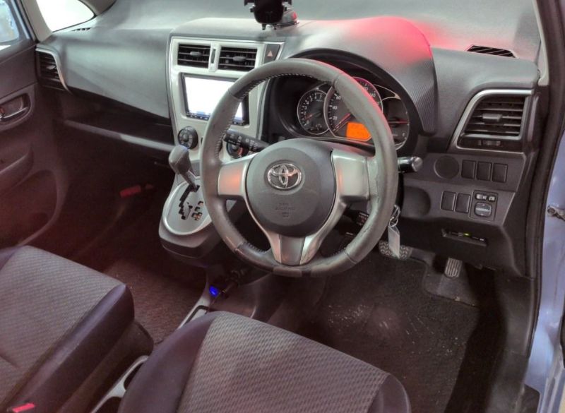  30675  TOYOTA RACTIS  2011  