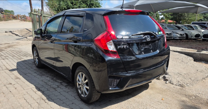  30677  HONDA FIT  2016  