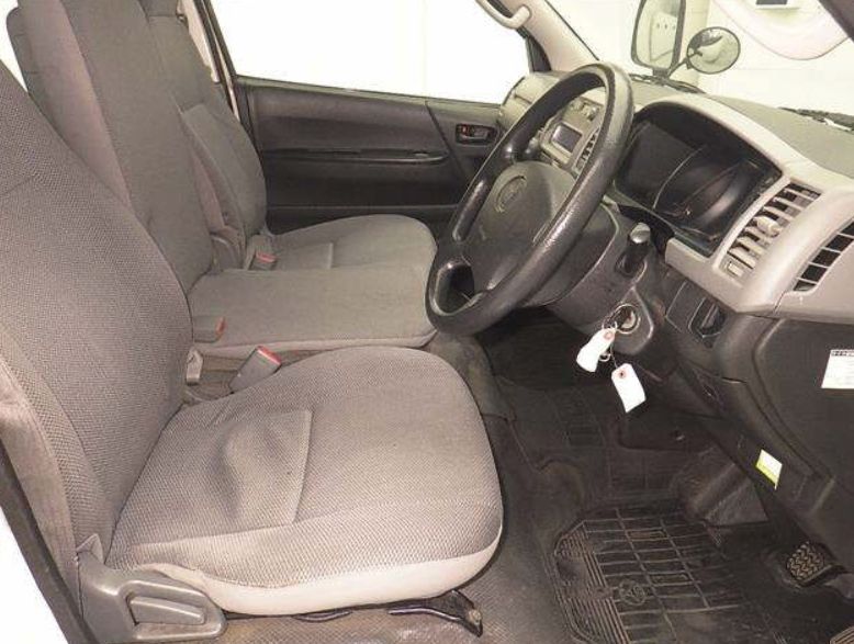  30683  TOYOTA HIACE  2007  