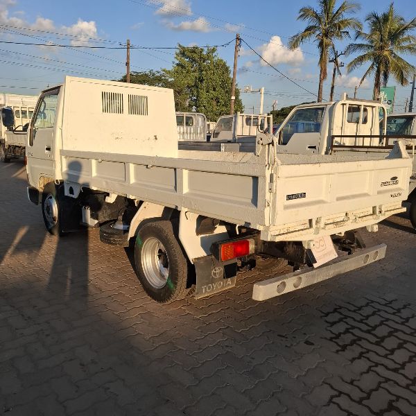  30685  TOYOTA DYNA DUMP  1995  