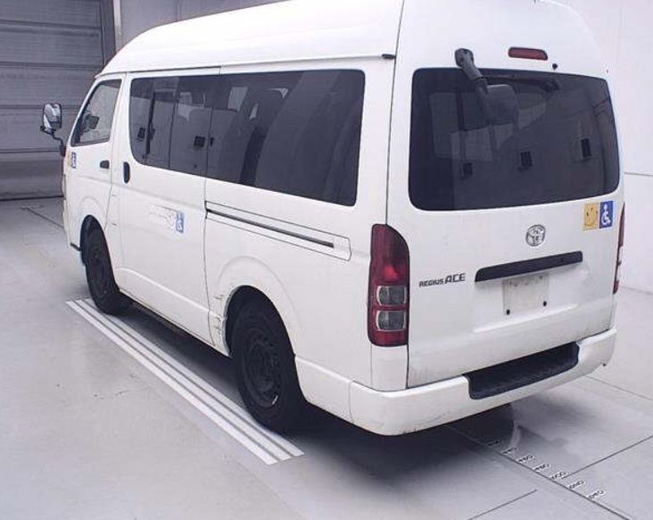  30691  TOYOTA HIACE  2010  