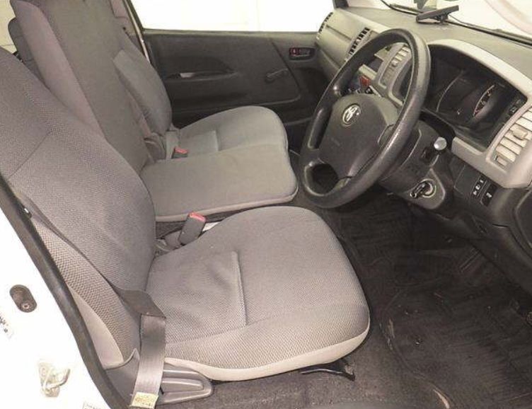  30691  TOYOTA HIACE  2010  