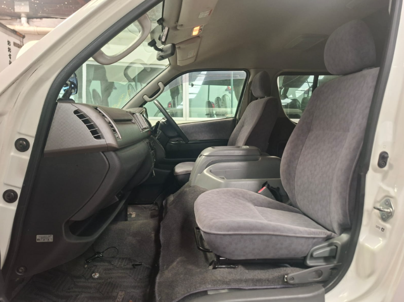  30695  TOYOTA HIACE  2008  