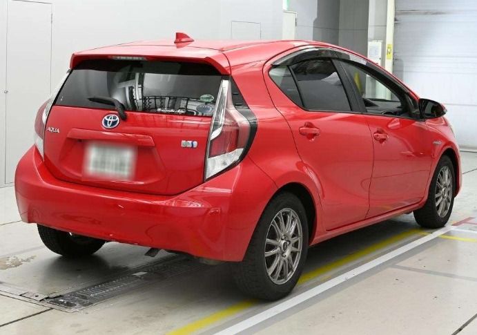  30697  TOYOTA AQUA  2016  