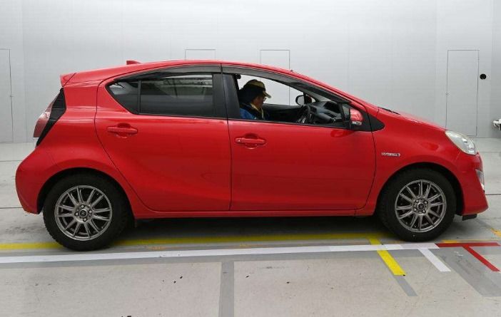  30697  TOYOTA AQUA  2016  