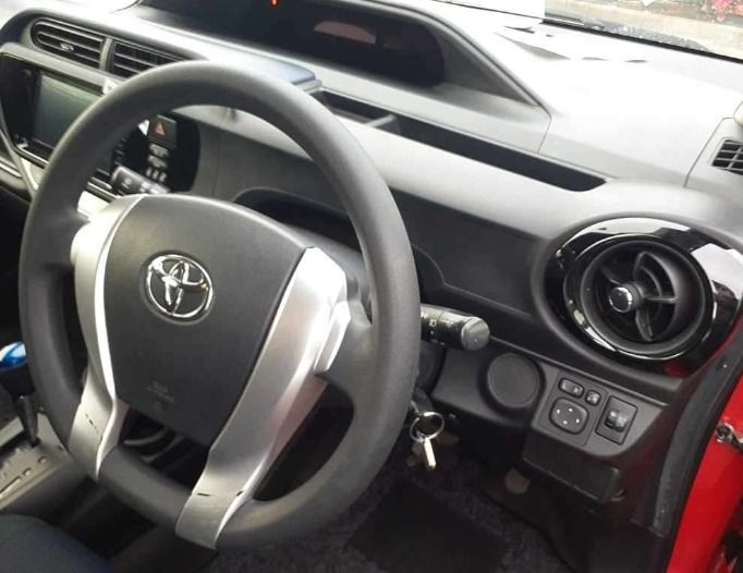  30697  TOYOTA AQUA  2016  