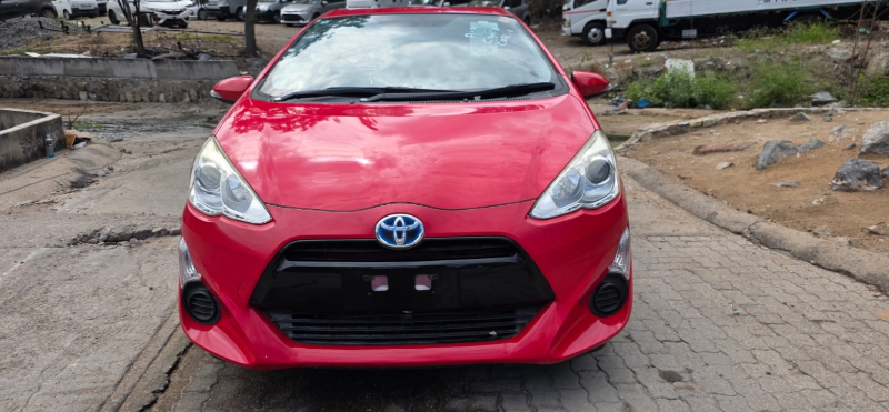  30697  TOYOTA AQUA  2016  