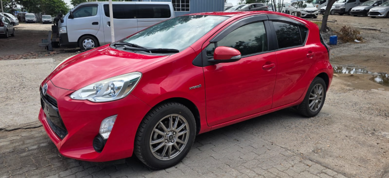  30697  TOYOTA AQUA  2016  