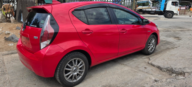  30697  TOYOTA AQUA  2016  