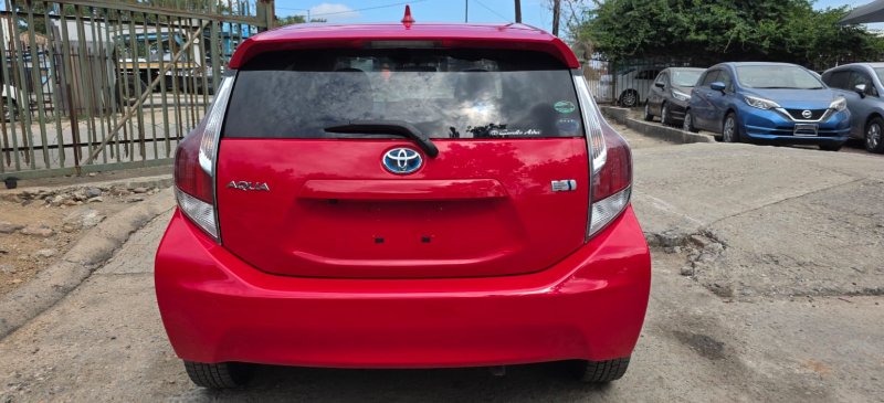  30697  TOYOTA AQUA  2016  