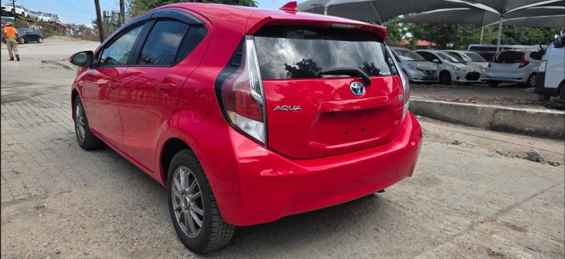  30697  TOYOTA AQUA  2016  