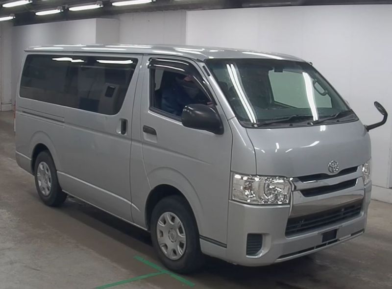  30698  TOYOTA HIACE  2016 