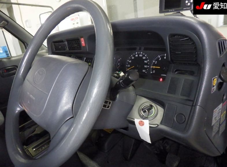  30705  TOYOTA HIACE  2000  