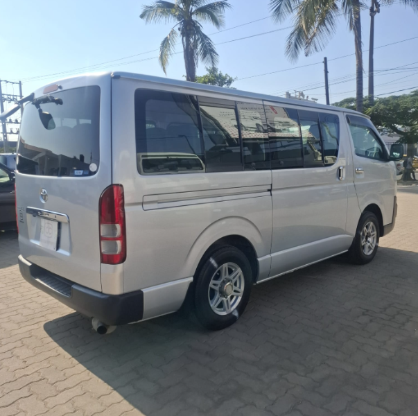  30708  TOYOTA HIACE REGIUS  2005  