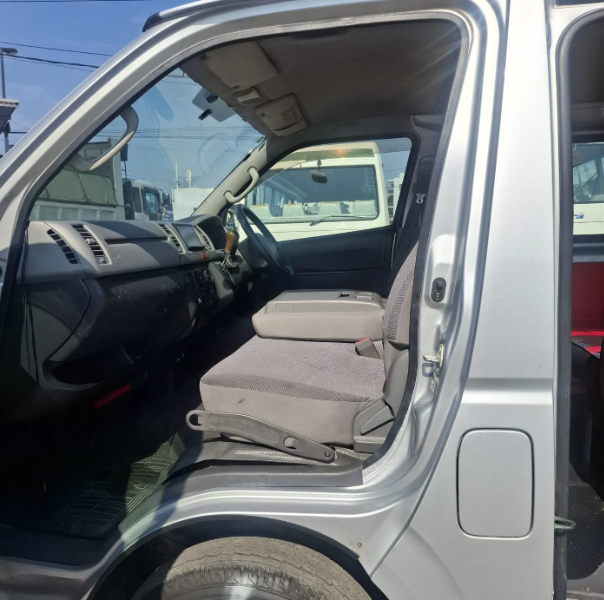  30708  TOYOTA HIACE REGIUS  2005  