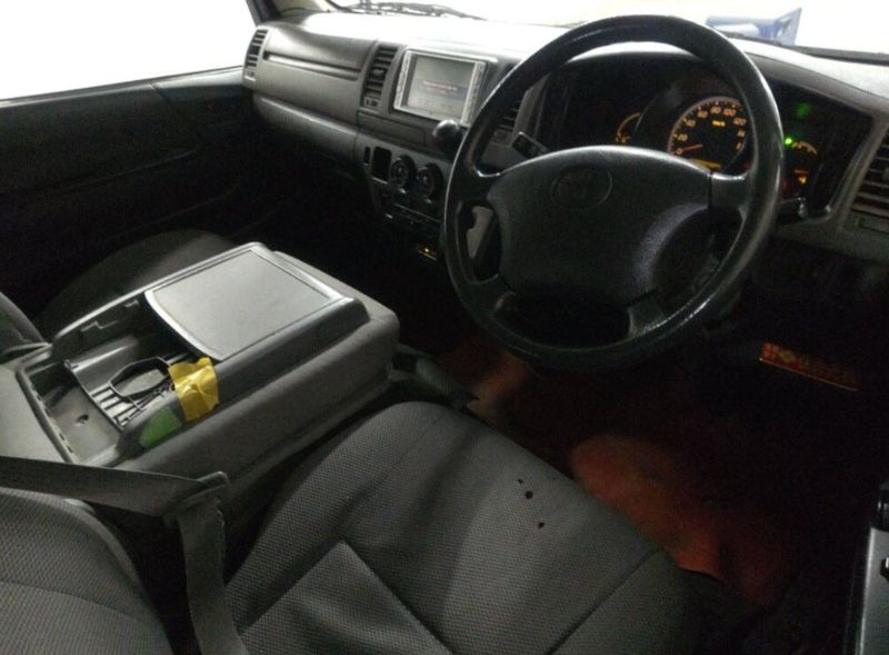  30718  TOYOTA HIACE  2004  