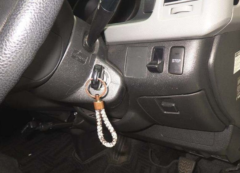 30742  TOYOTA HIACE  2010  