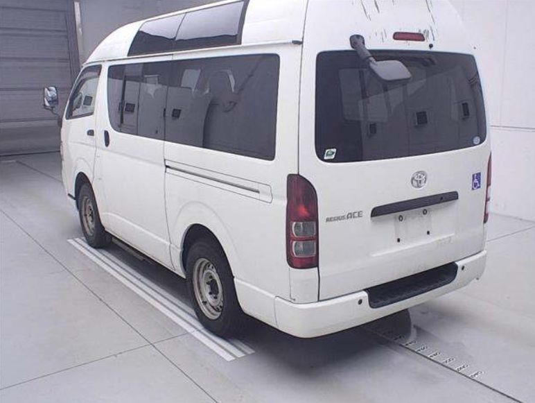  30742  TOYOTA HIACE  2010  