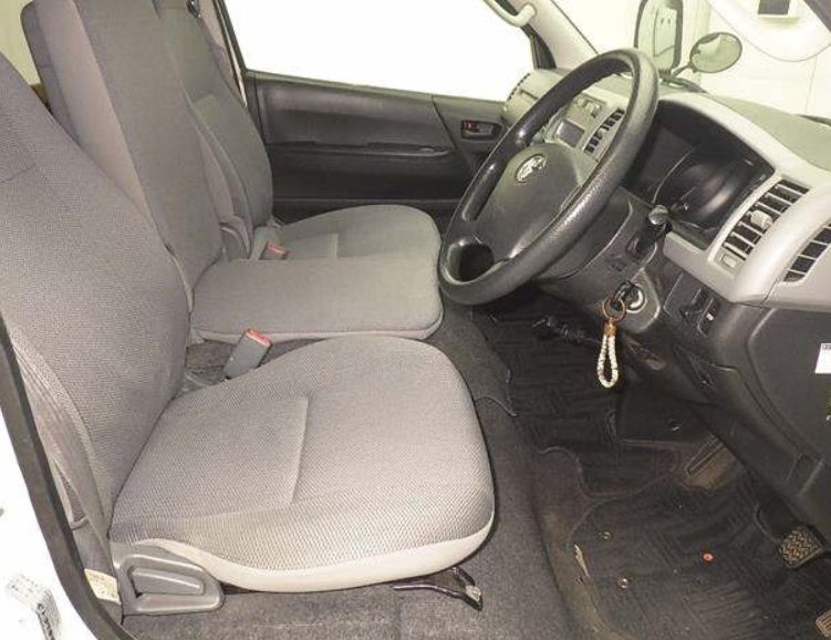  30742  TOYOTA HIACE  2010  