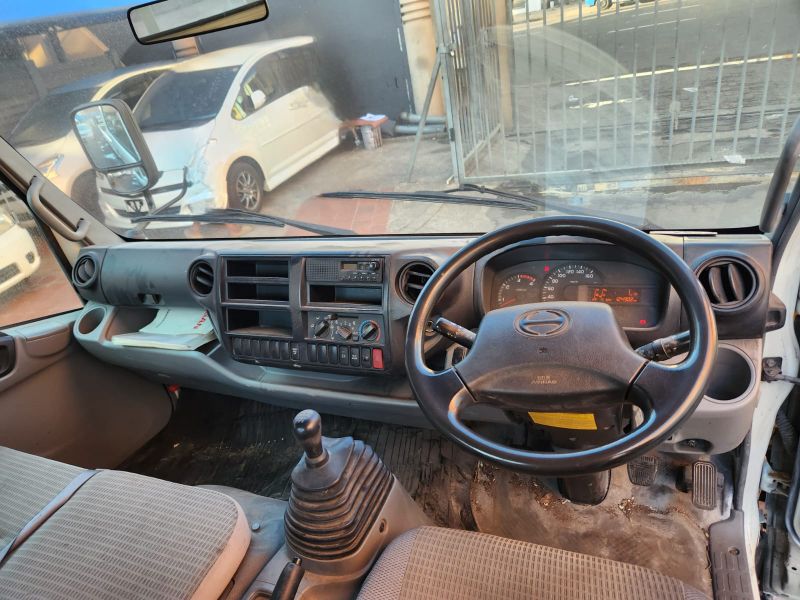  30743  HINO DUTRO  2012  