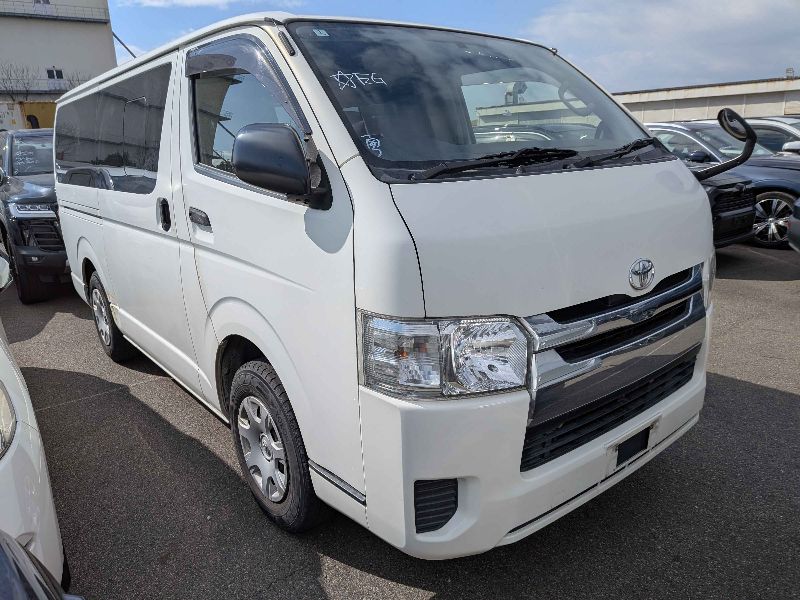  30873 NISSAN CARAVAN  2018  