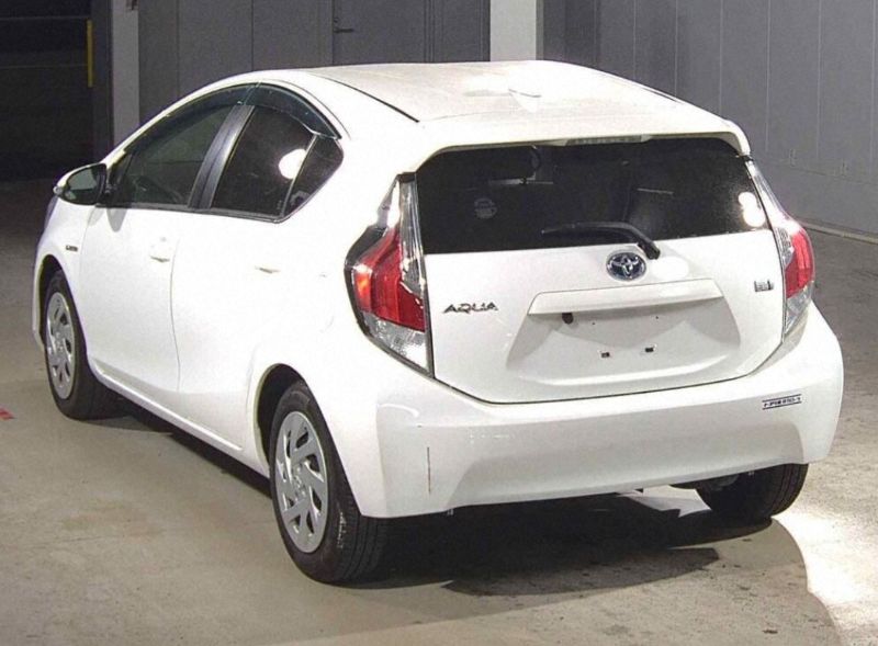 30758  TOYOTA AQUA  2016  