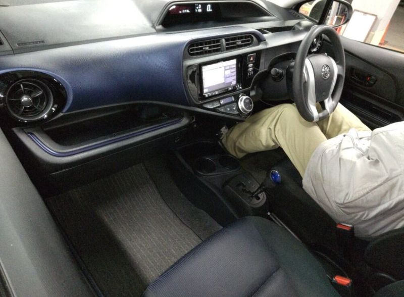  30758  TOYOTA AQUA  2016  