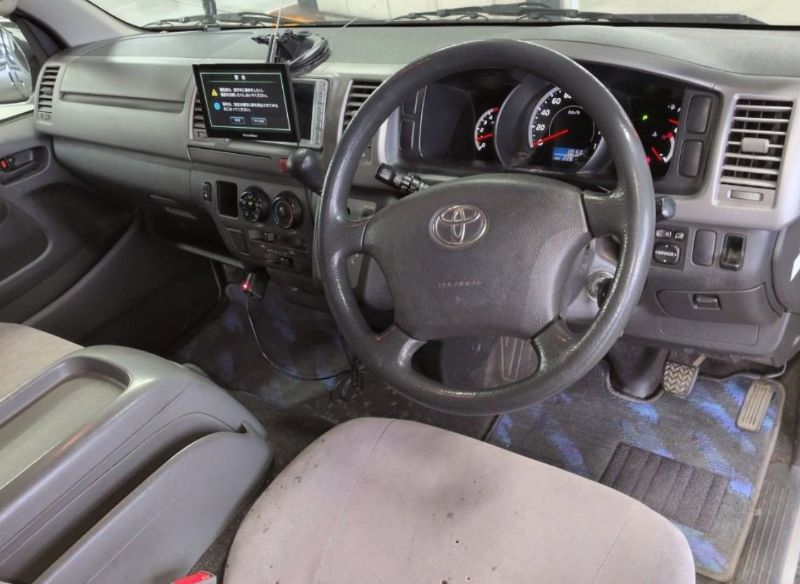  30799  TOYOTA HIACE  2005  