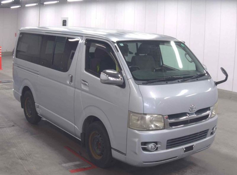 30333 TOYOTA REGIUS  2017  
