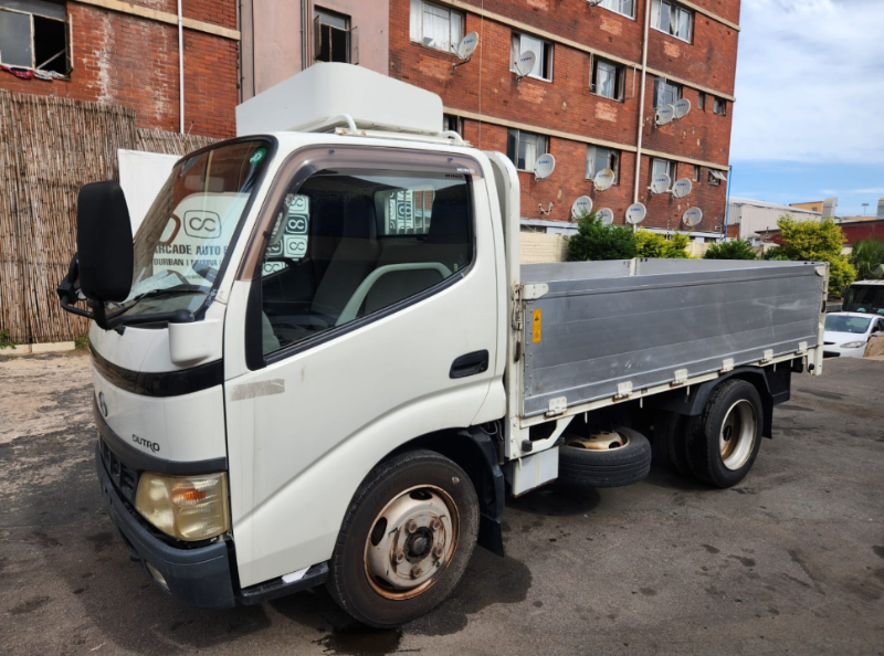  30809  HINO DUTRO  2005 