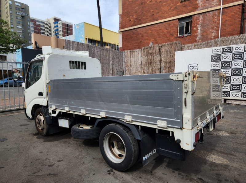  30809  HINO DUTRO  2005  