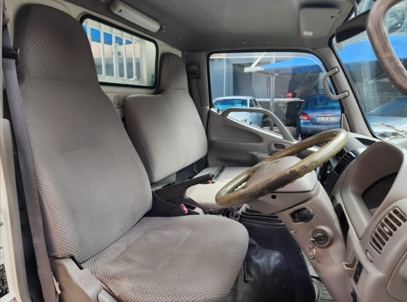  30809  HINO DUTRO  2005  