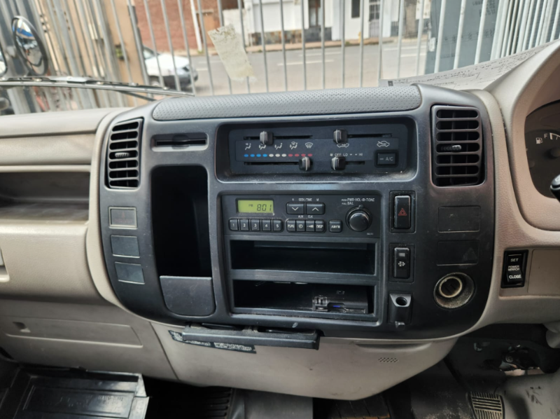  30809  HINO DUTRO  2005  