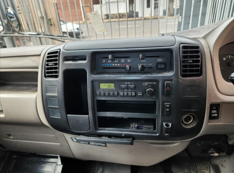  30809  HINO DUTRO  2005  