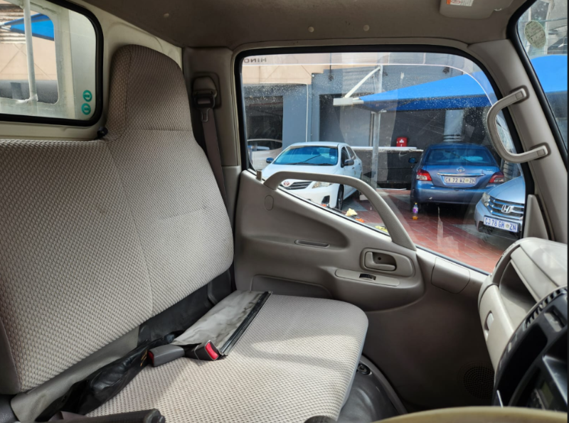  30809  HINO DUTRO  2005  