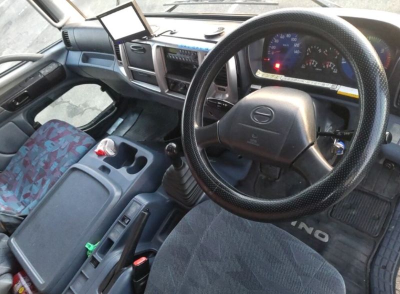  30813  HINO RANGER  2002  
