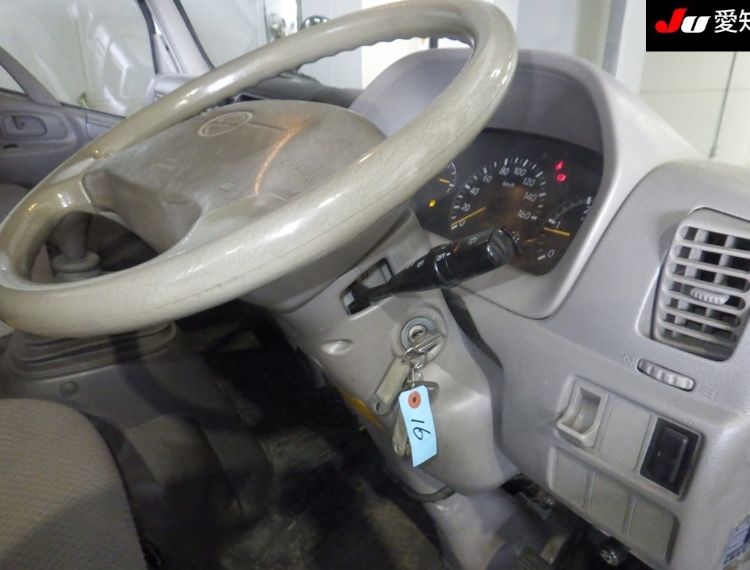  30827  HINO DUTRO  2005  