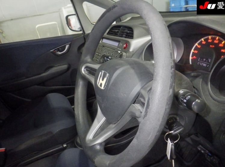  30829  HONDA FIT  2009  