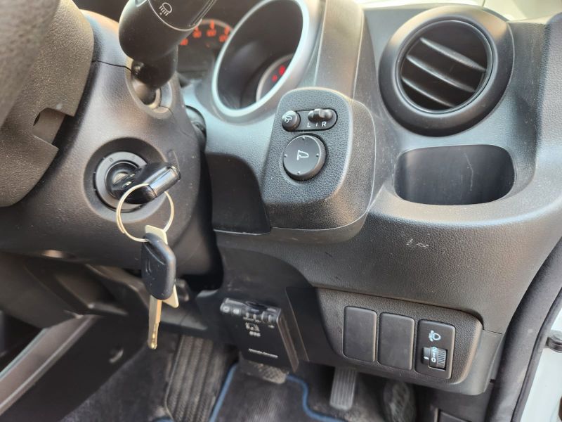  30829  HONDA FIT  2009  