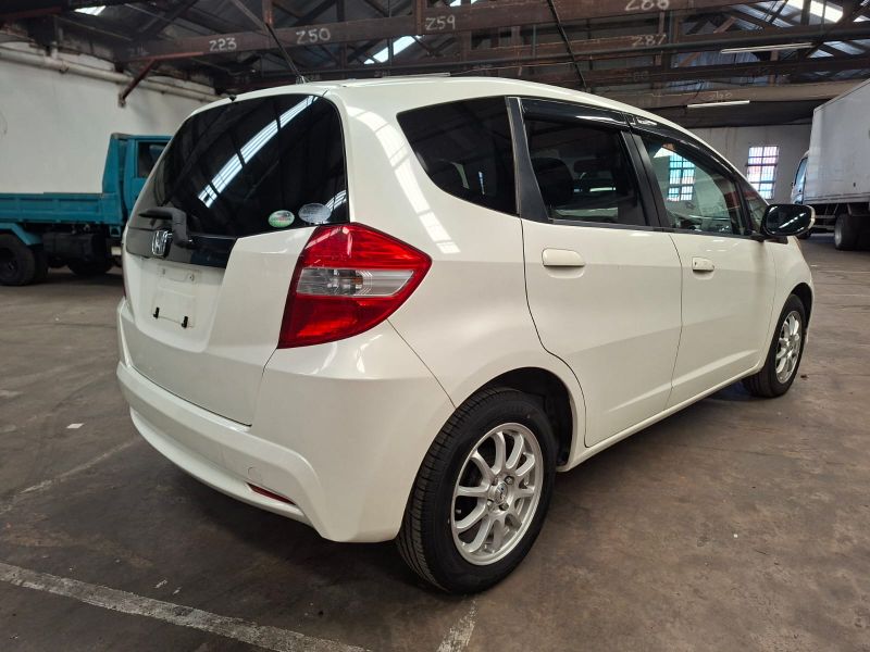  30830  HONDA FIT  2011  