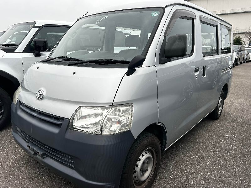  30333 TOYOTA REGIUS  2017  