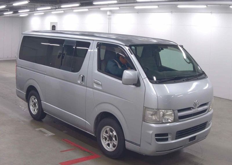 30333 TOYOTA REGIUS  2017  