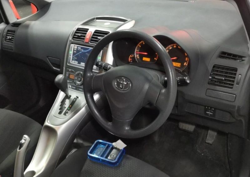  30923  TOYOTA AURIS  2009  