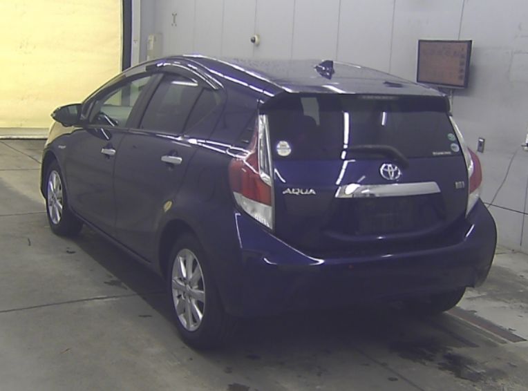  30943  TOYOTA AQUA  2017  