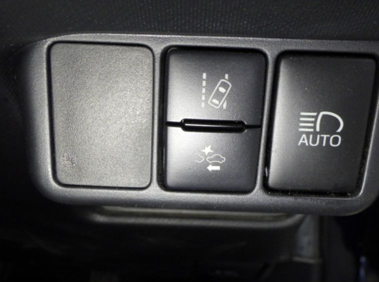  30943  TOYOTA AQUA  2017  