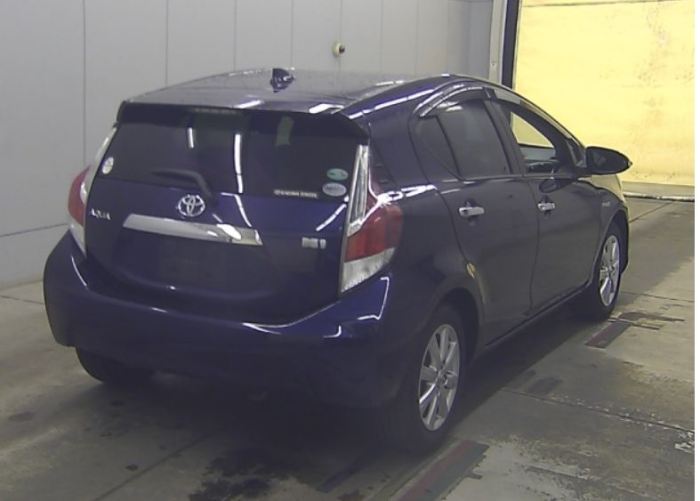  30943  TOYOTA AQUA  2017  